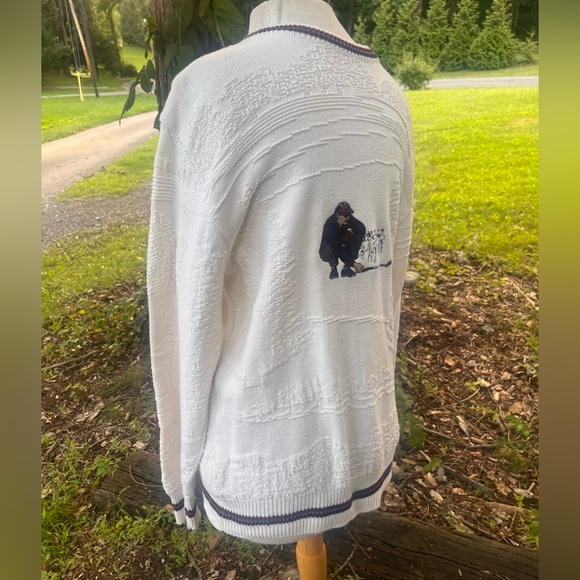 CARMEL MENS MEDIUM WHITE KNIT SWEATER WITH STITCHED GOLFER THEME - Picture 3 of 9